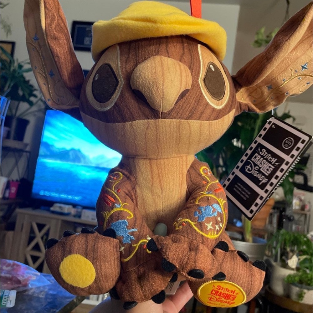 Stitch crashes disney Pinocchio plush